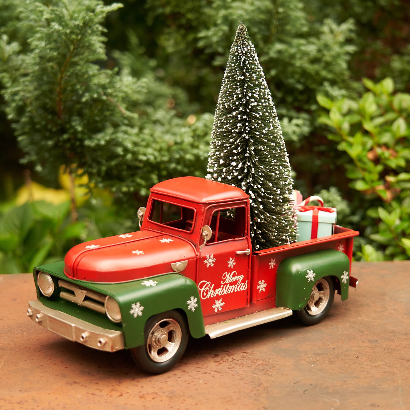 Red Green Iron Christmas Truck With Snowflakes Tree Lesera