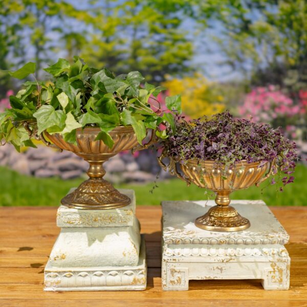 Set of 2 Assorted Metal Urns "Aeneas"