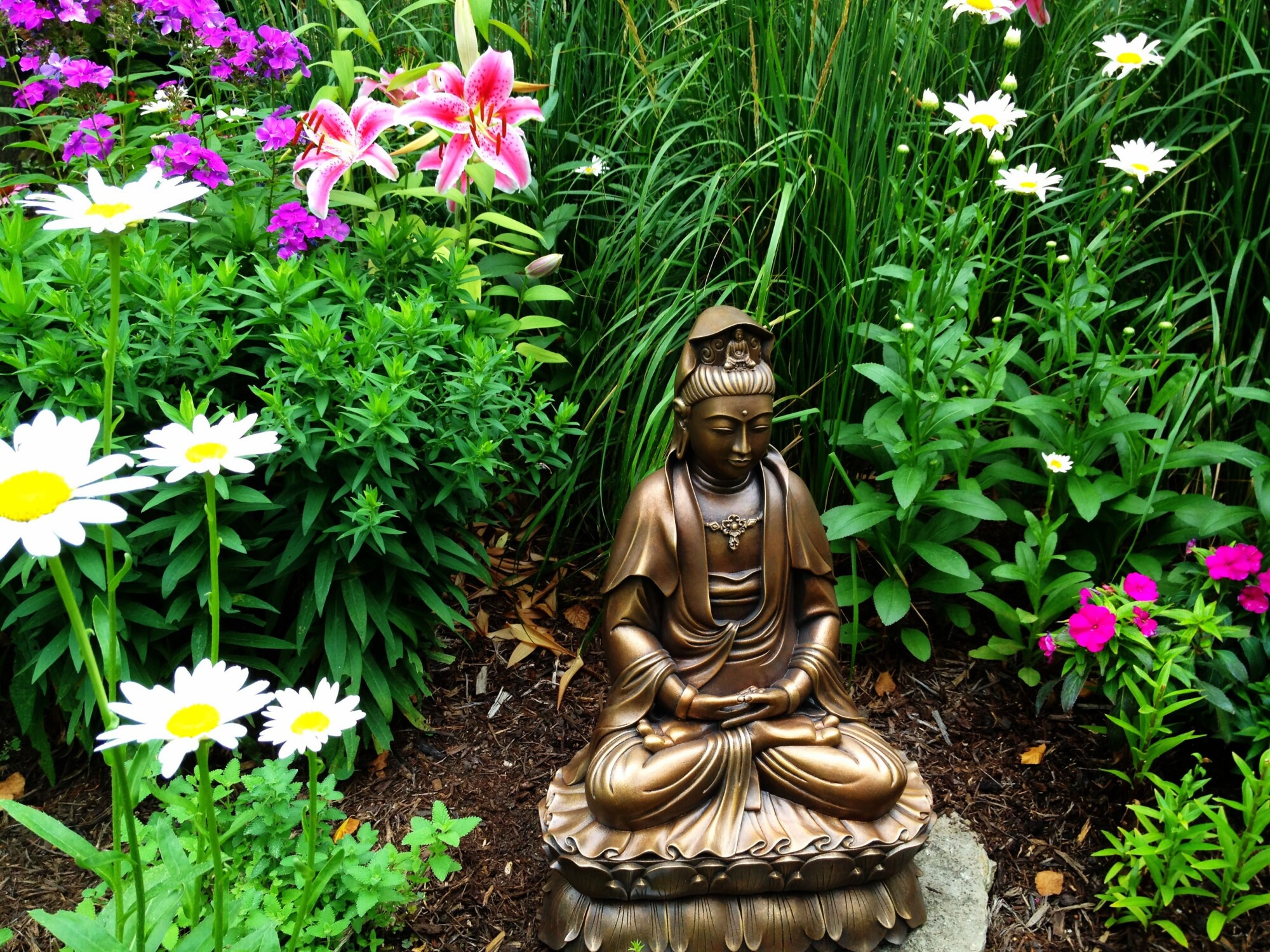 garden statues