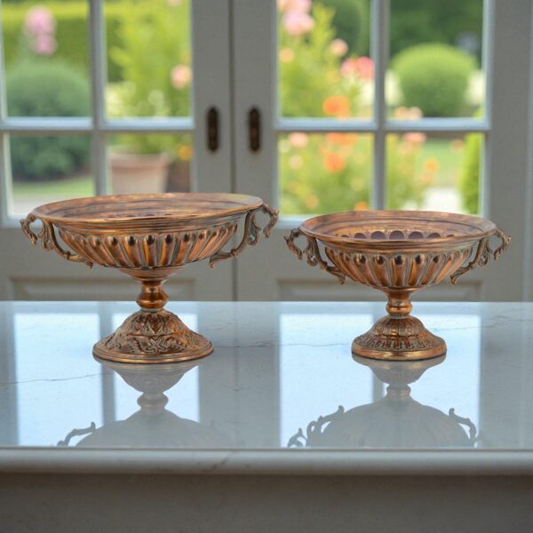 Set of 2 Assorted Metal Urns "Aeneas"