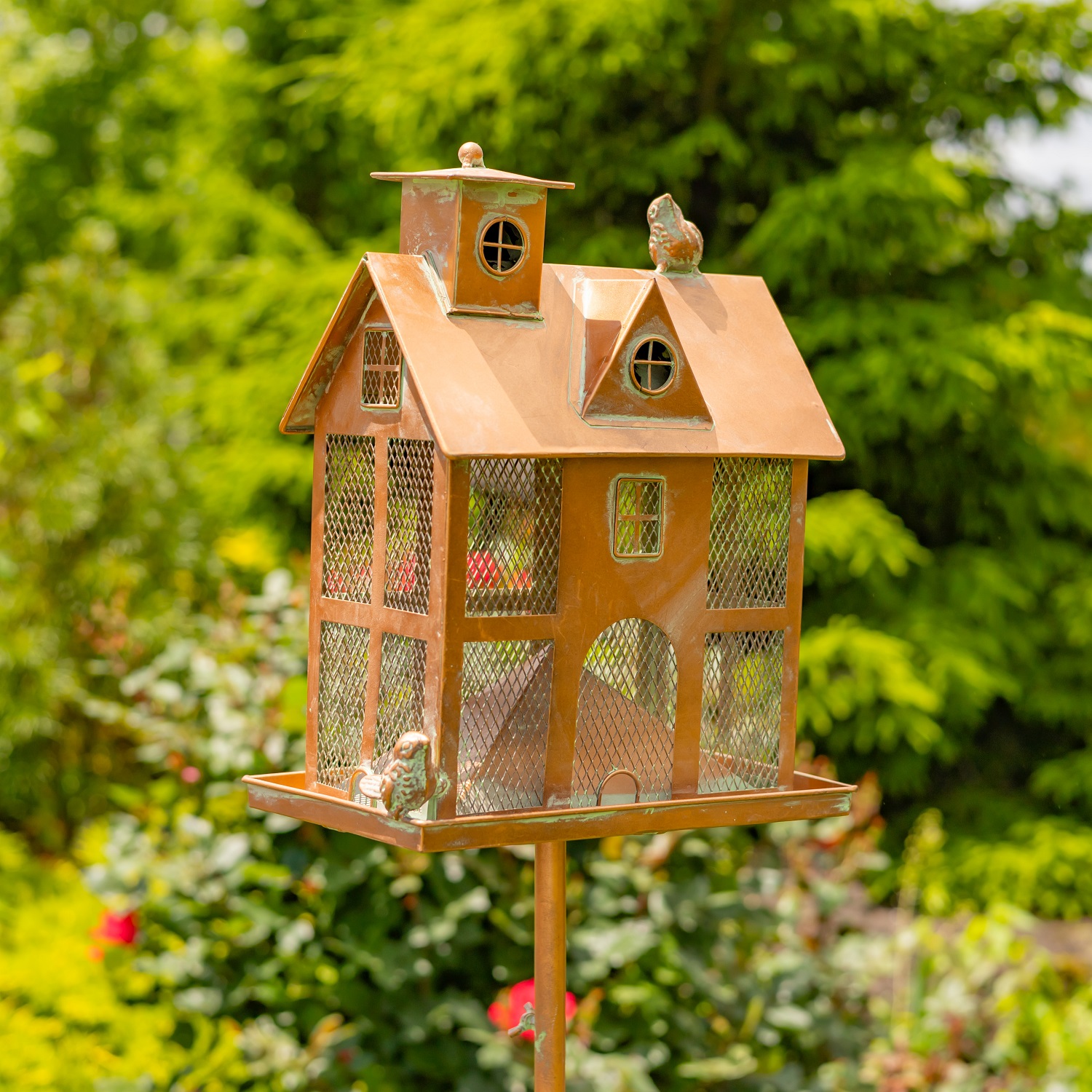 Bring the timeless charm of colonial-era style to your shop with the Ivyland Birdfeeder Stake. The Ivyland birdfeeder stake is a charming, functional piece that elevates any garden to new heights of beauty and nature-filled wonder.