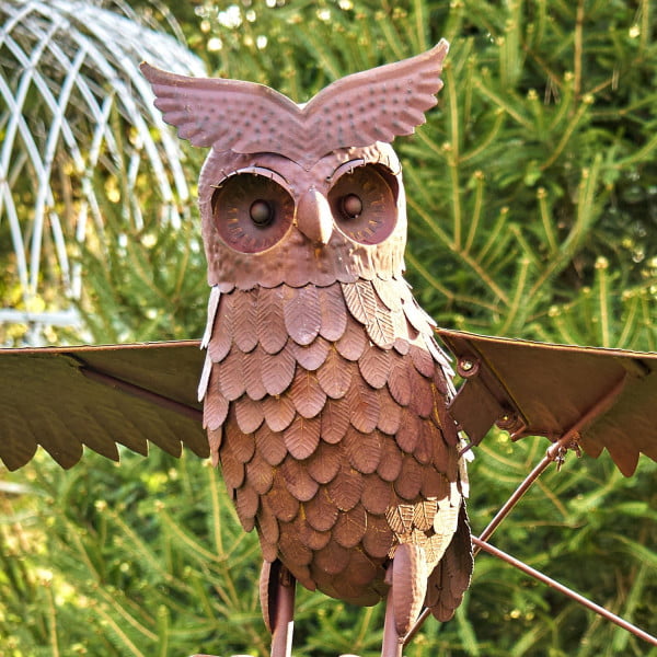 closeup of Wesley the Owl 81 inch tall metal rocking garden stake with flapping wings in a hand painted distressed rust finish