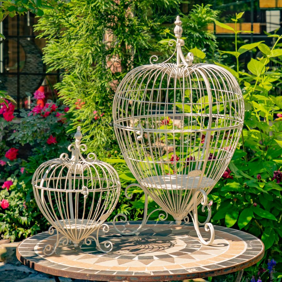 Set of 2 Metal Heart-Shaped Cage Plant Stands "Ariyanna" - Image 2