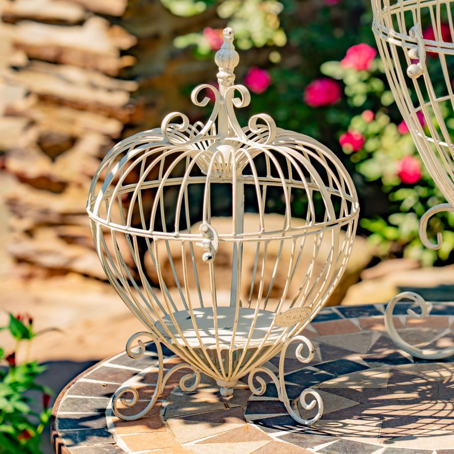 Set of 2 Metal Heart-Shaped Cage Plant Stands "Ariyanna" - Image 5