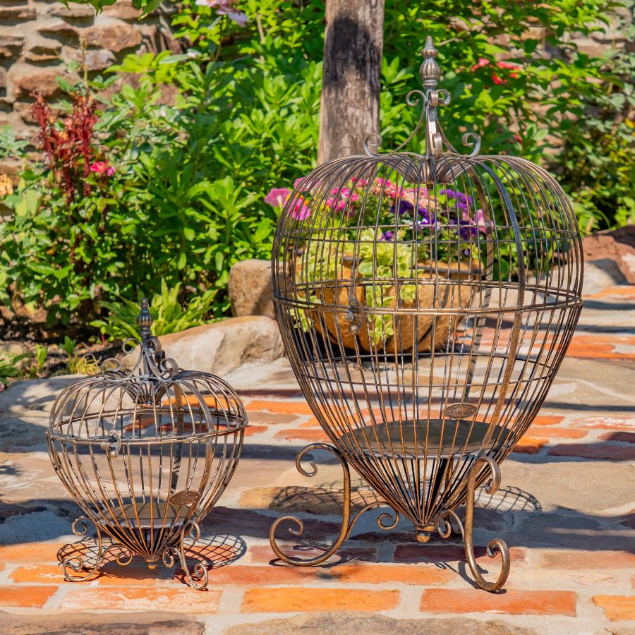 Set of 2 Metal Heart-Shaped Cage Plant Stands "Ariyanna" - Image 9