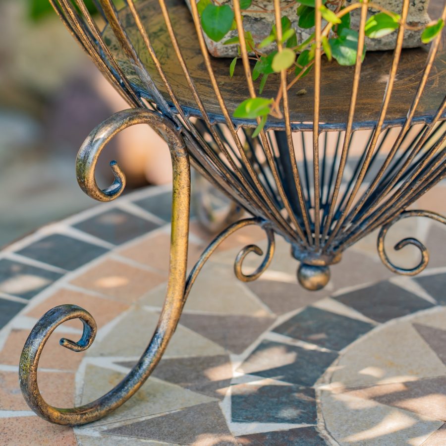 Set of 2 Metal Heart-Shaped Cage Plant Stands "Ariyanna" - Image 13