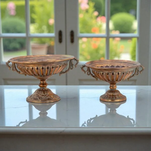 Set of 2 Assorted Metal Urns "Aeneas"