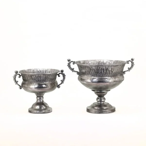 Set of 2 Assorted Metal Urns "Pomona"